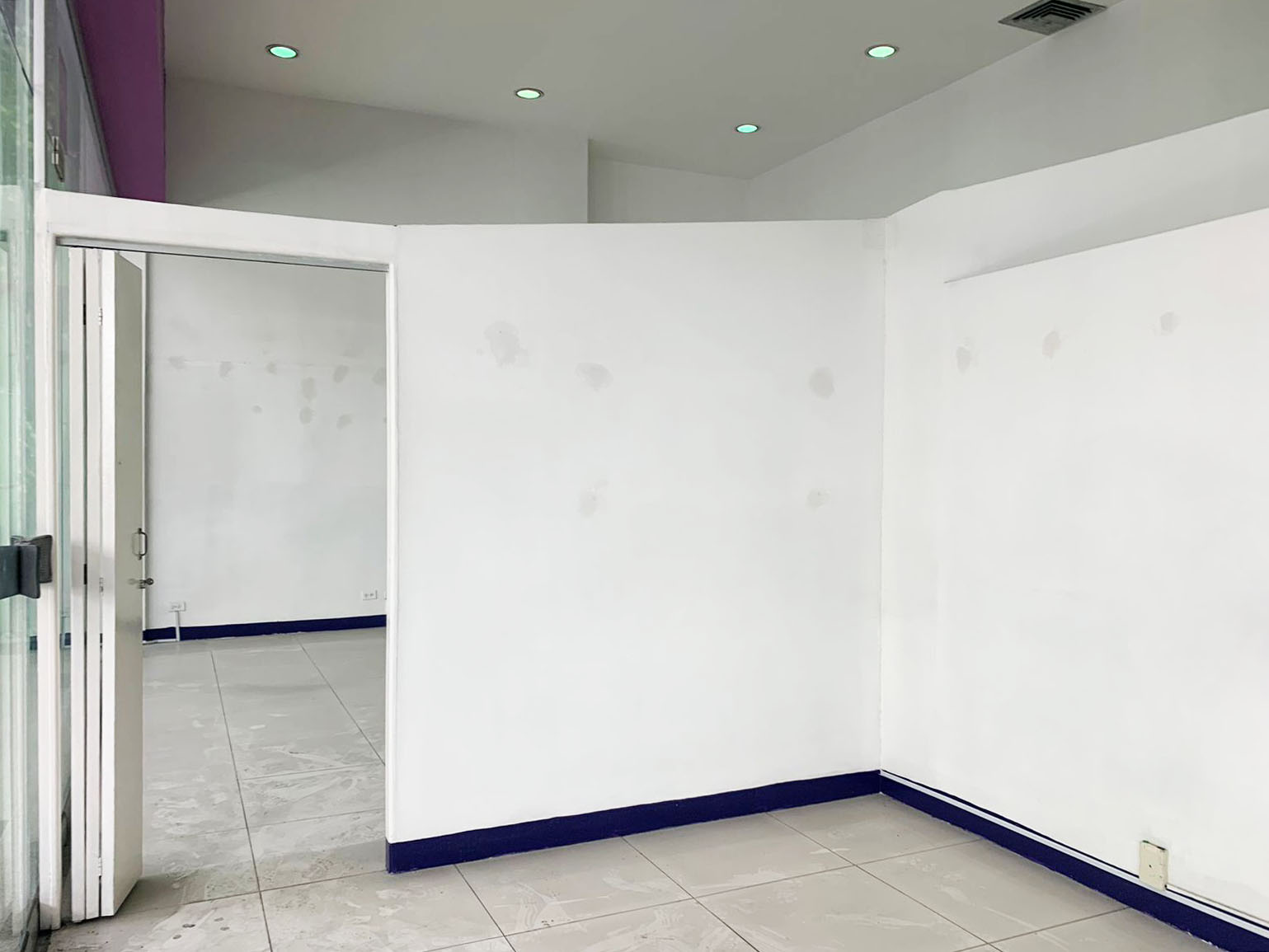 Local en arriendo en Colombia, Medellín, 61 m² · foto 5 de 11