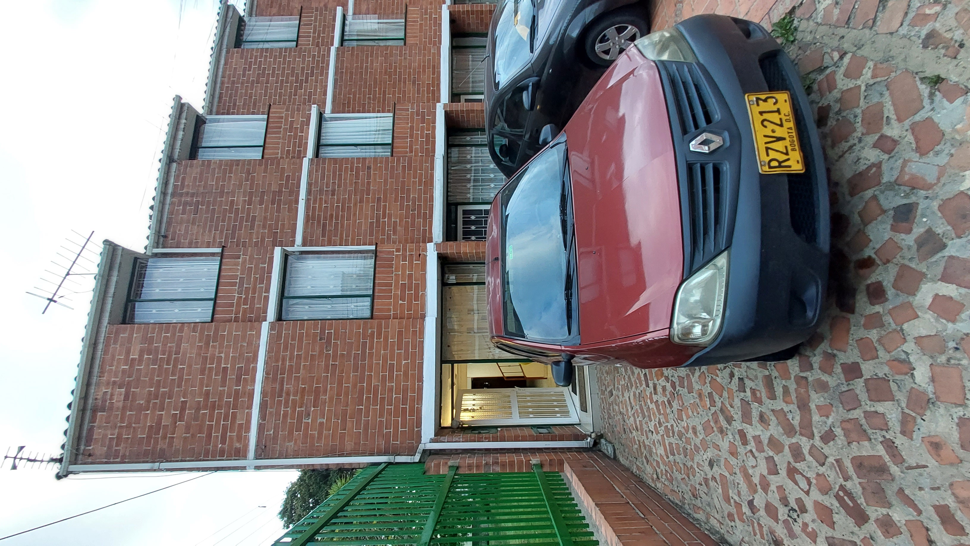 Casa en venta en Portales Del Norte, Bogotá · foto 2 de 24