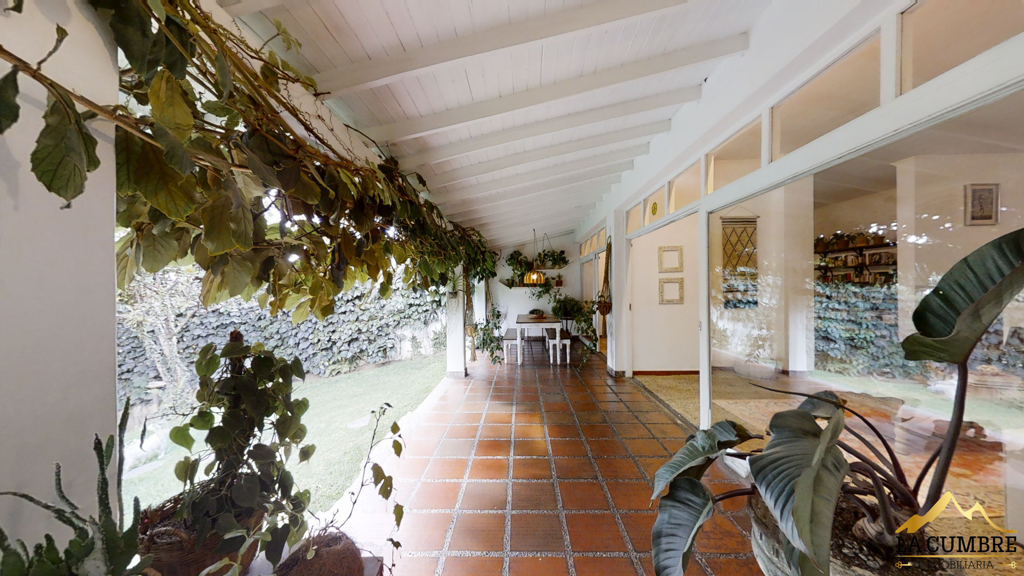 Casa de 4 alcobas en venta en El Tesoro, Medellín, 326 m² · foto 2 de 12