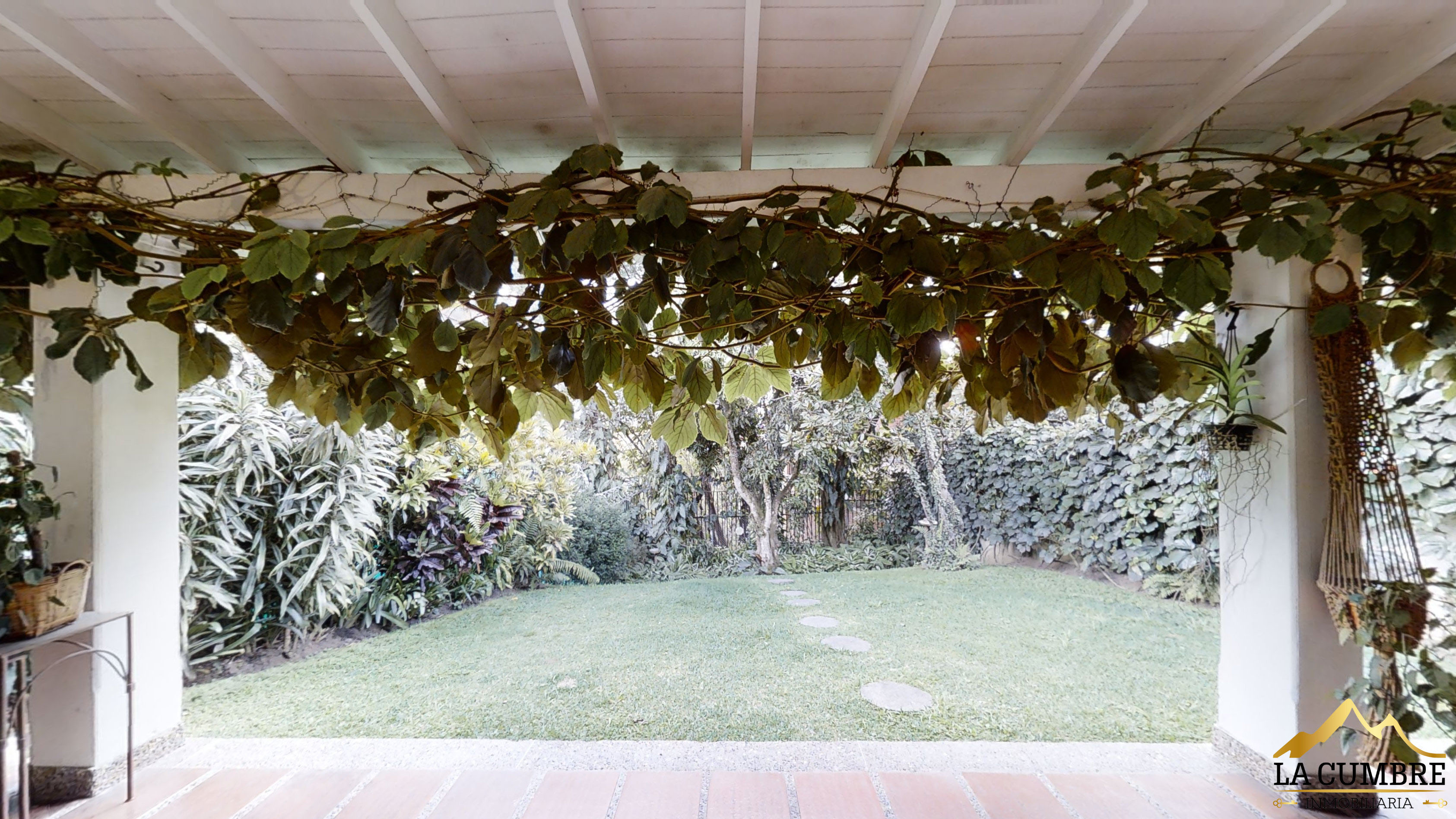 Casa de 4 alcobas en venta en El Tesoro, Medellín, 326 m² · foto 4 de 12