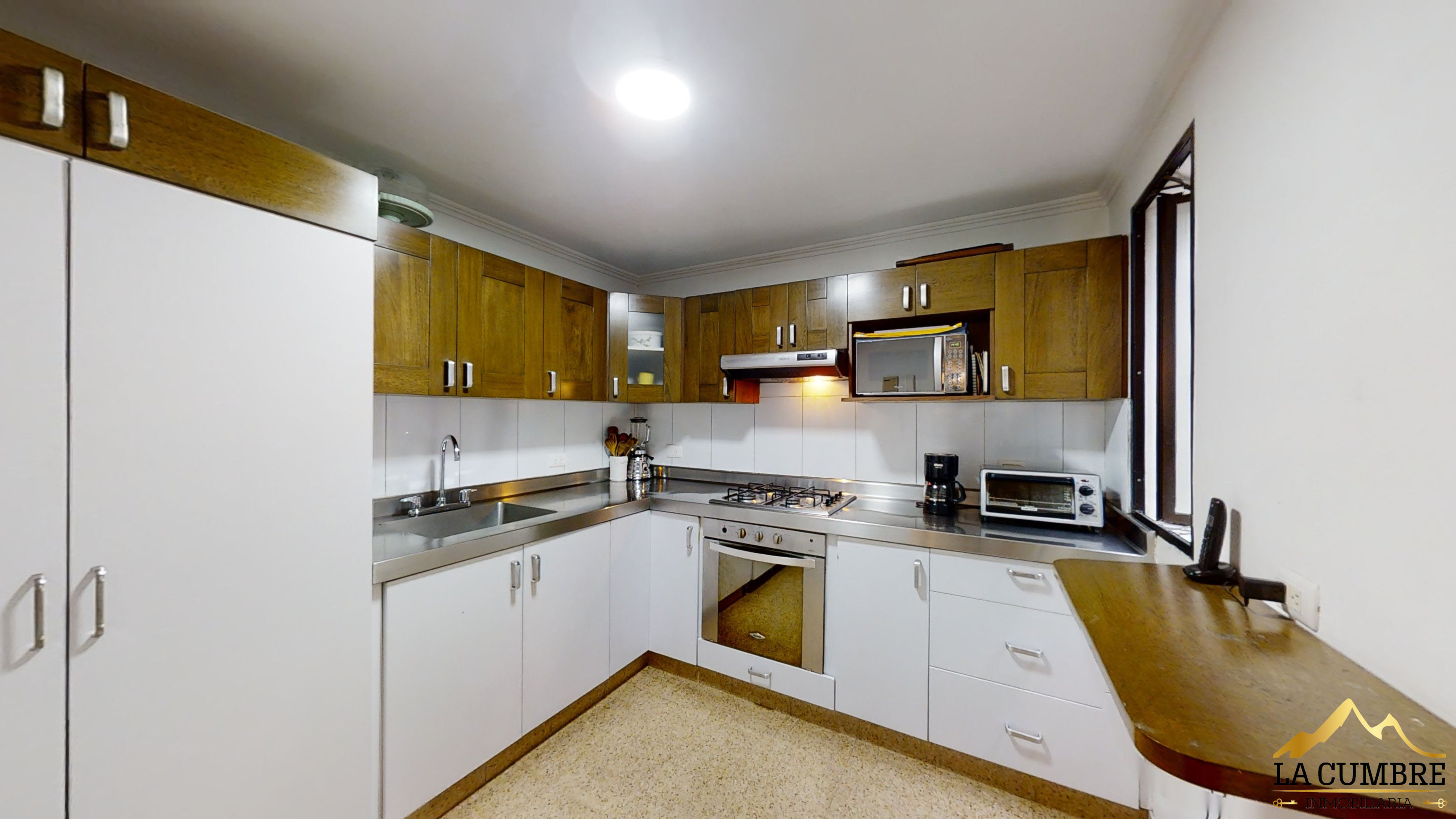 Casa de 4 alcobas en venta en El Tesoro, Medellín, 326 m² · foto 6 de 12