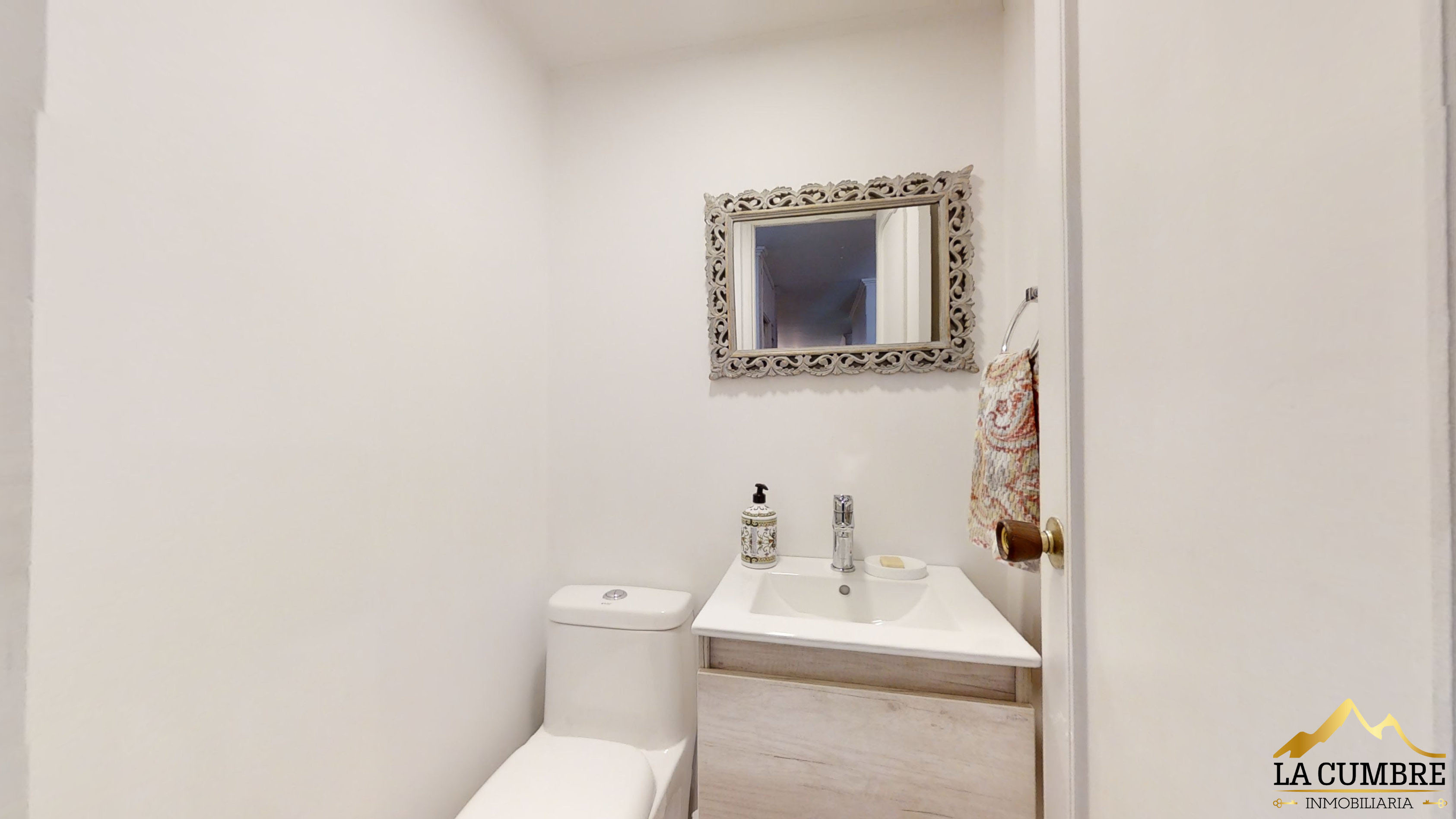Casa de 4 alcobas en venta en El Tesoro, Medellín, 326 m² · foto 9 de 12