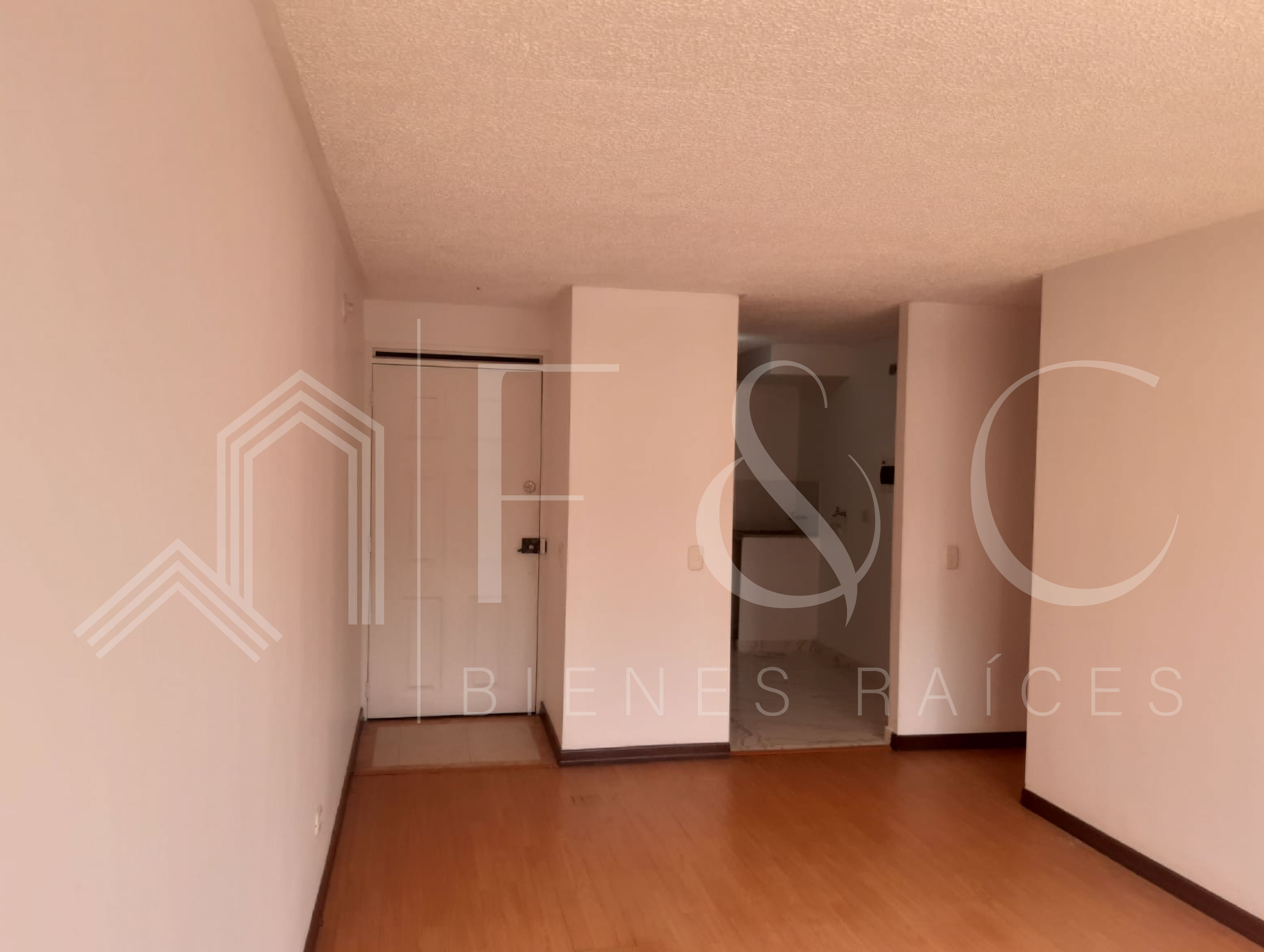 Apartamento de 3 alcobas en venta en Ub. De La Sabana, Bogotá, 74 m² · foto 2 de 16