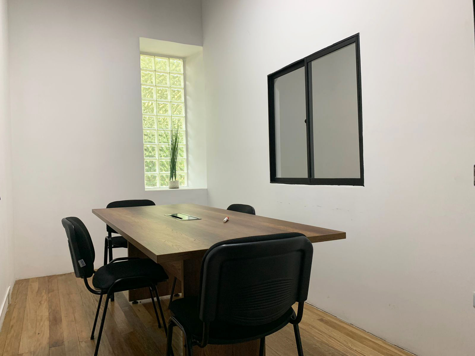 Local en venta en La Aguacatala, Medellín, 315 m² · foto 2 de 12