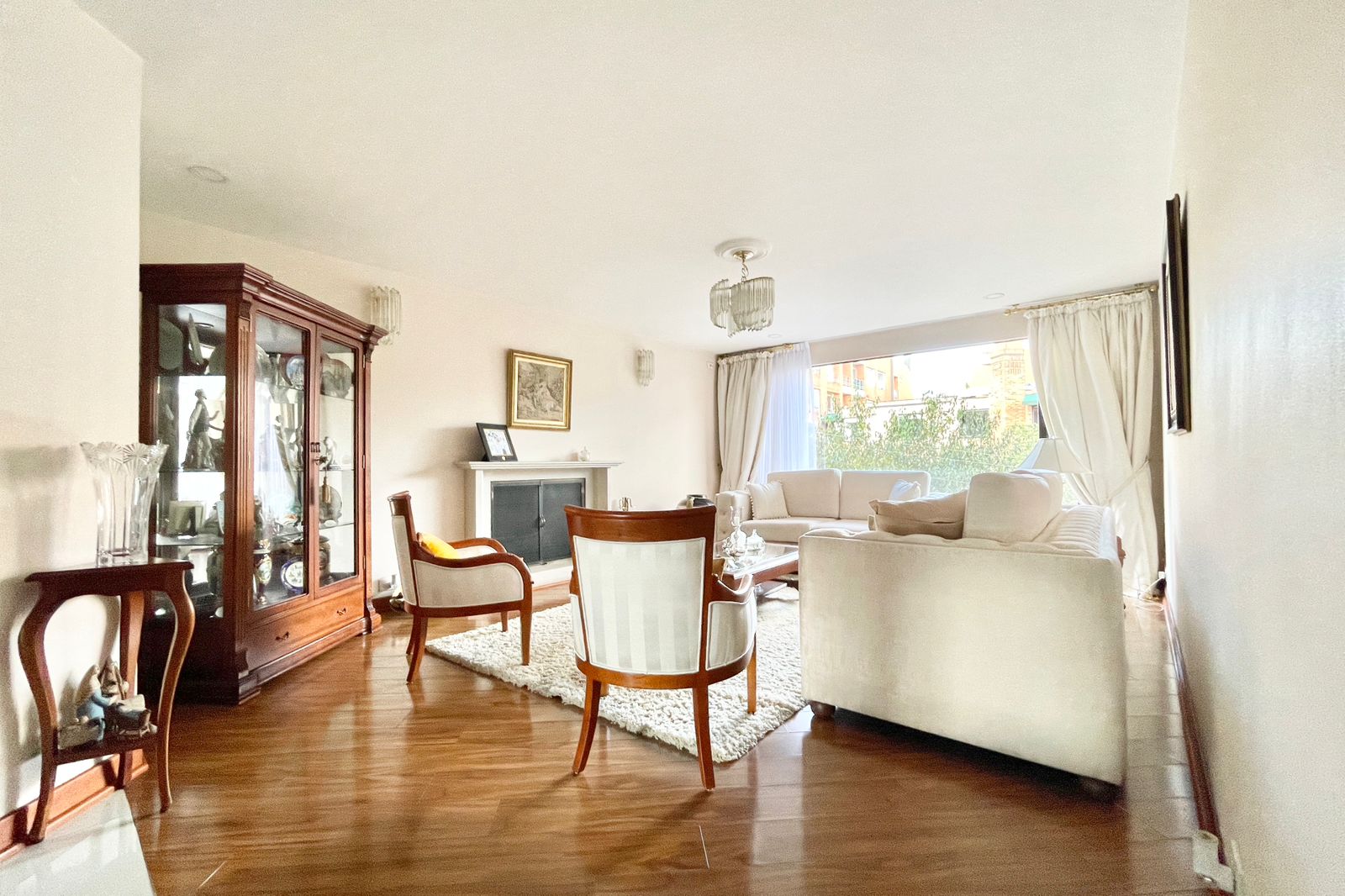 Apartamento de 4 alcobas en venta en Navarra, Bogotá, 253 m² · foto 2 de 24
