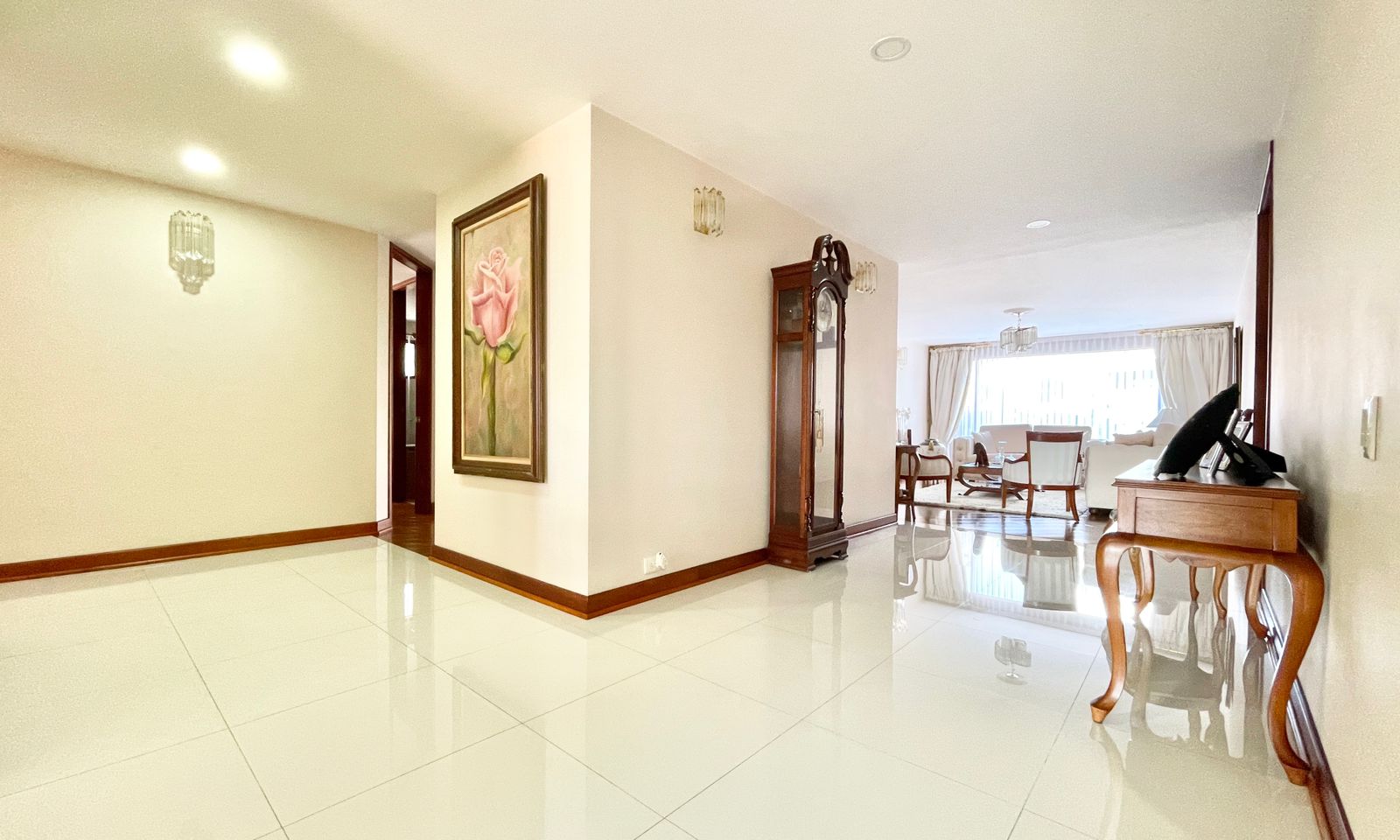 Apartamento de 4 alcobas en venta en Navarra, Bogotá, 253 m² · foto 8 de 24
