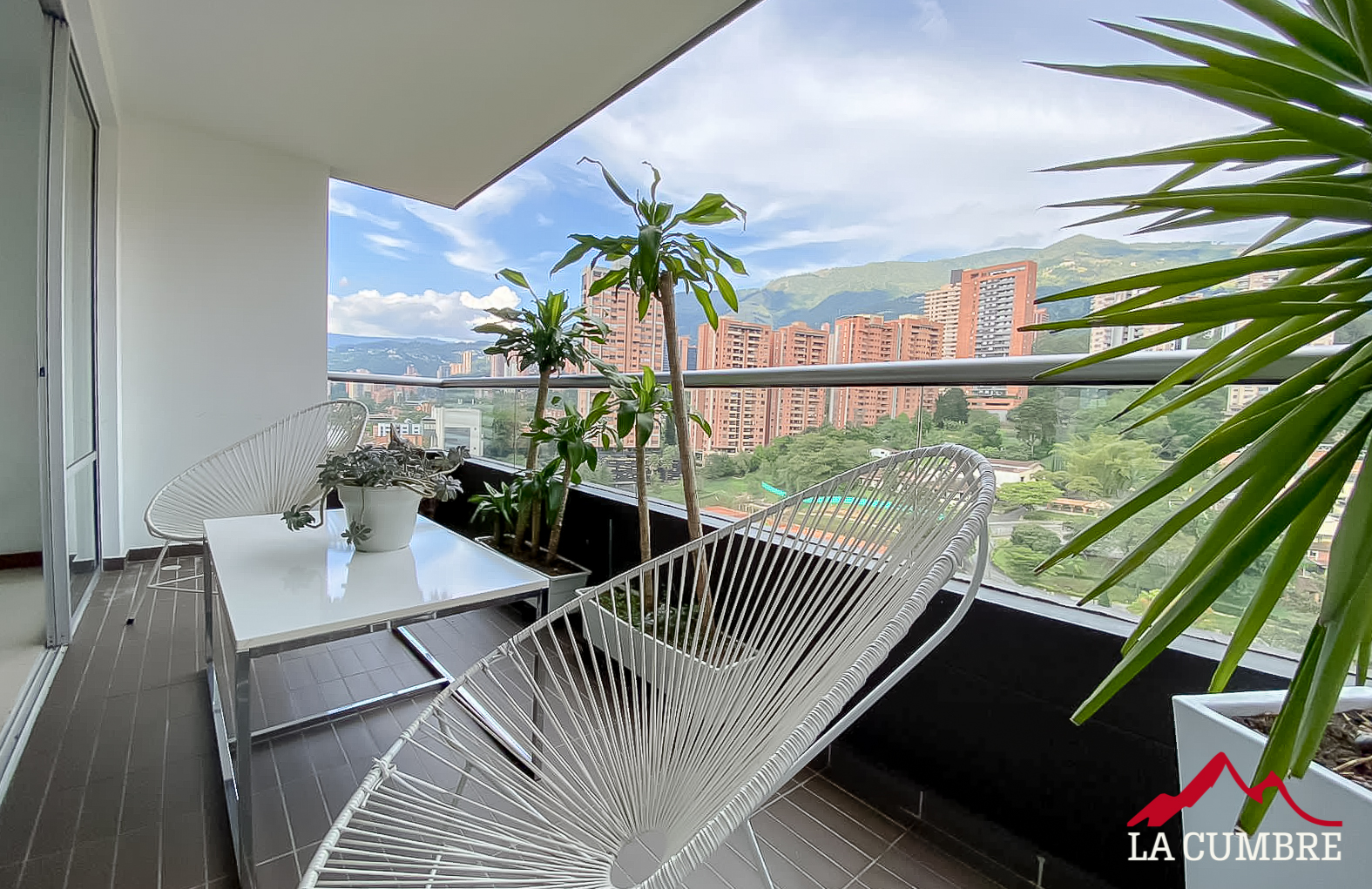 Apartamento en arriendo en Los Balsos, Medellín · foto 2 de 12