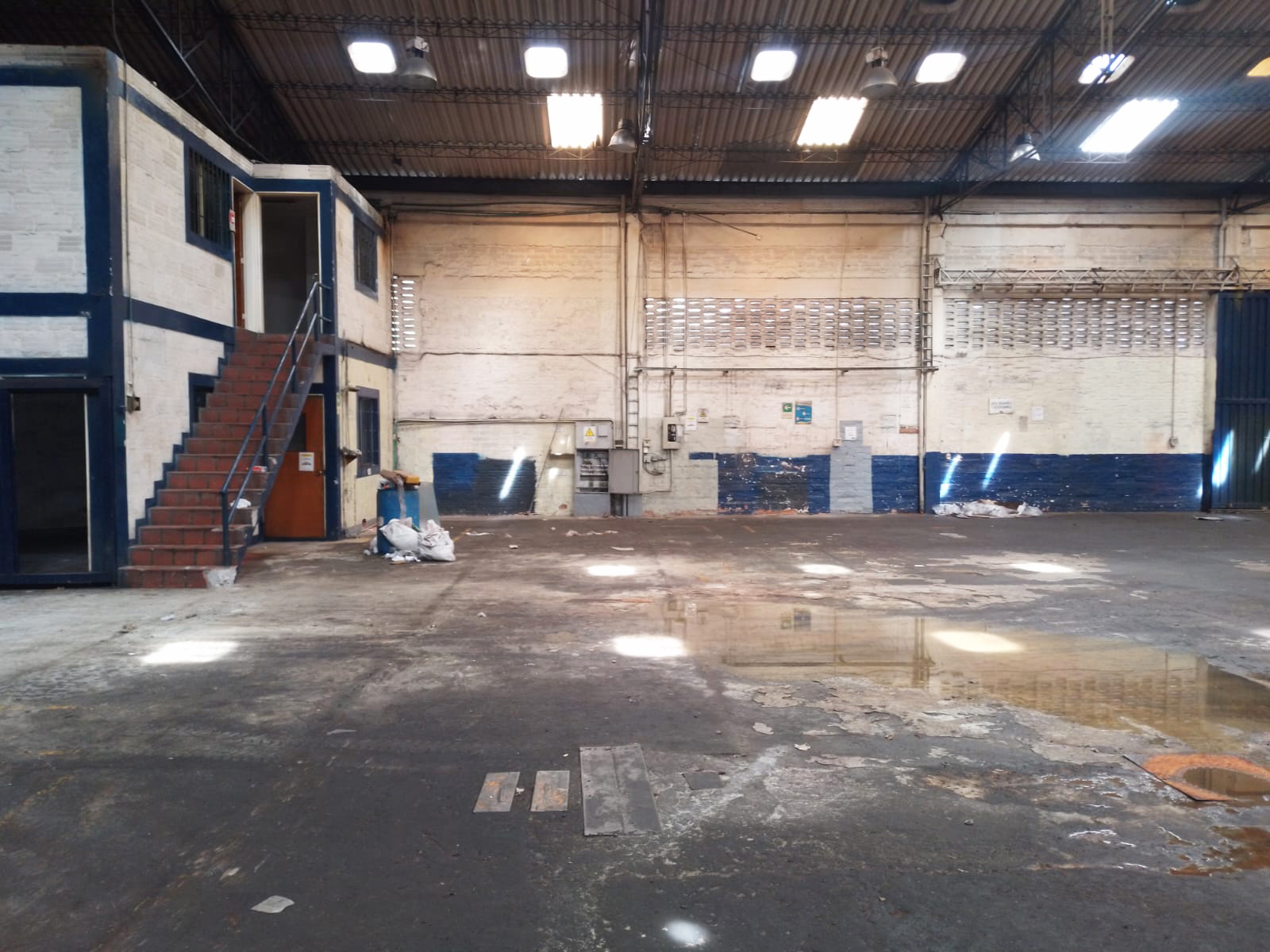 Bodega en arriendo en Perpetuo Socorro, Medellín, 900 m² · foto 3 de 18