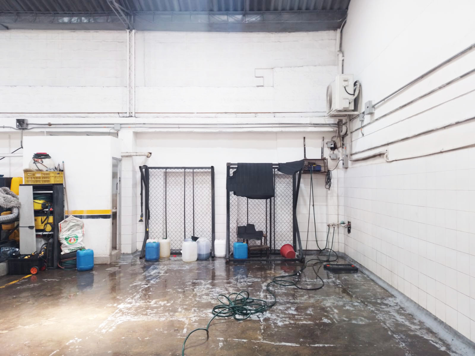 Bodega en venta en Conquistadores, Medellín, 350 m² · foto 3 de 8