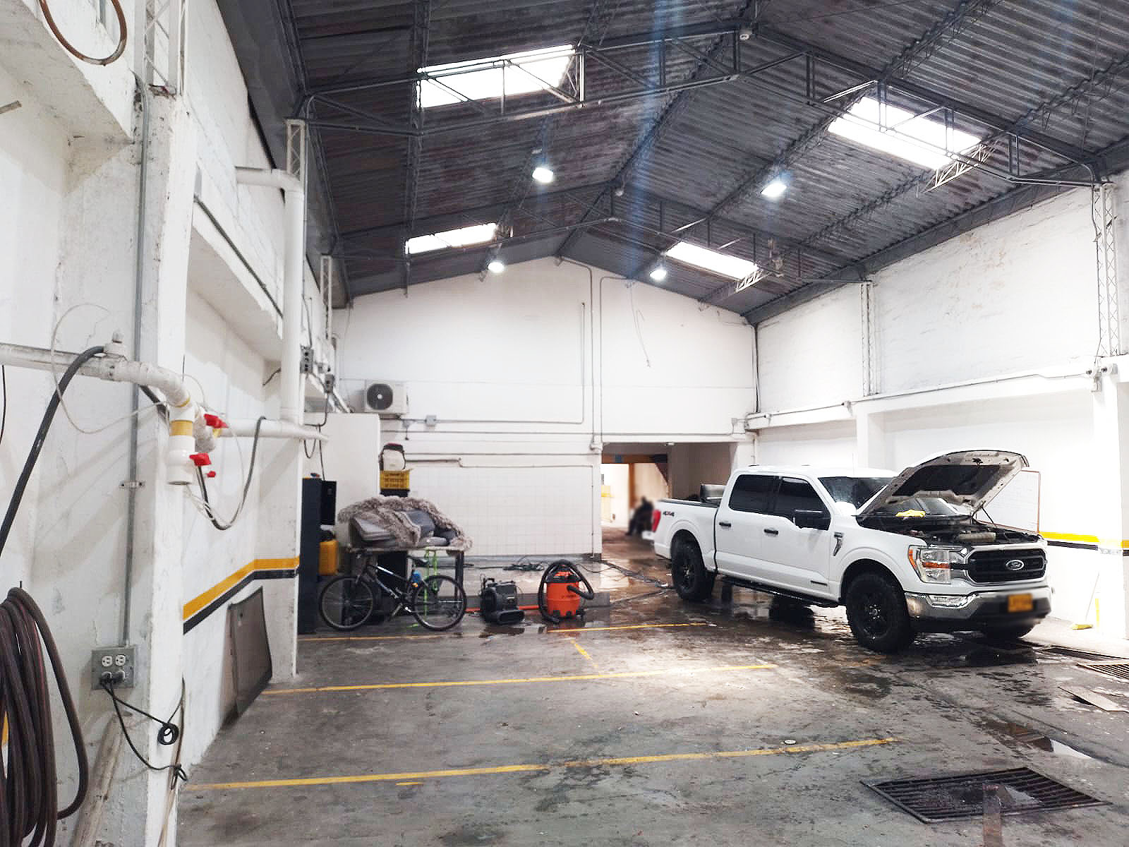 Bodega en venta en Conquistadores, Medellín, 350 m² · foto 8 de 8