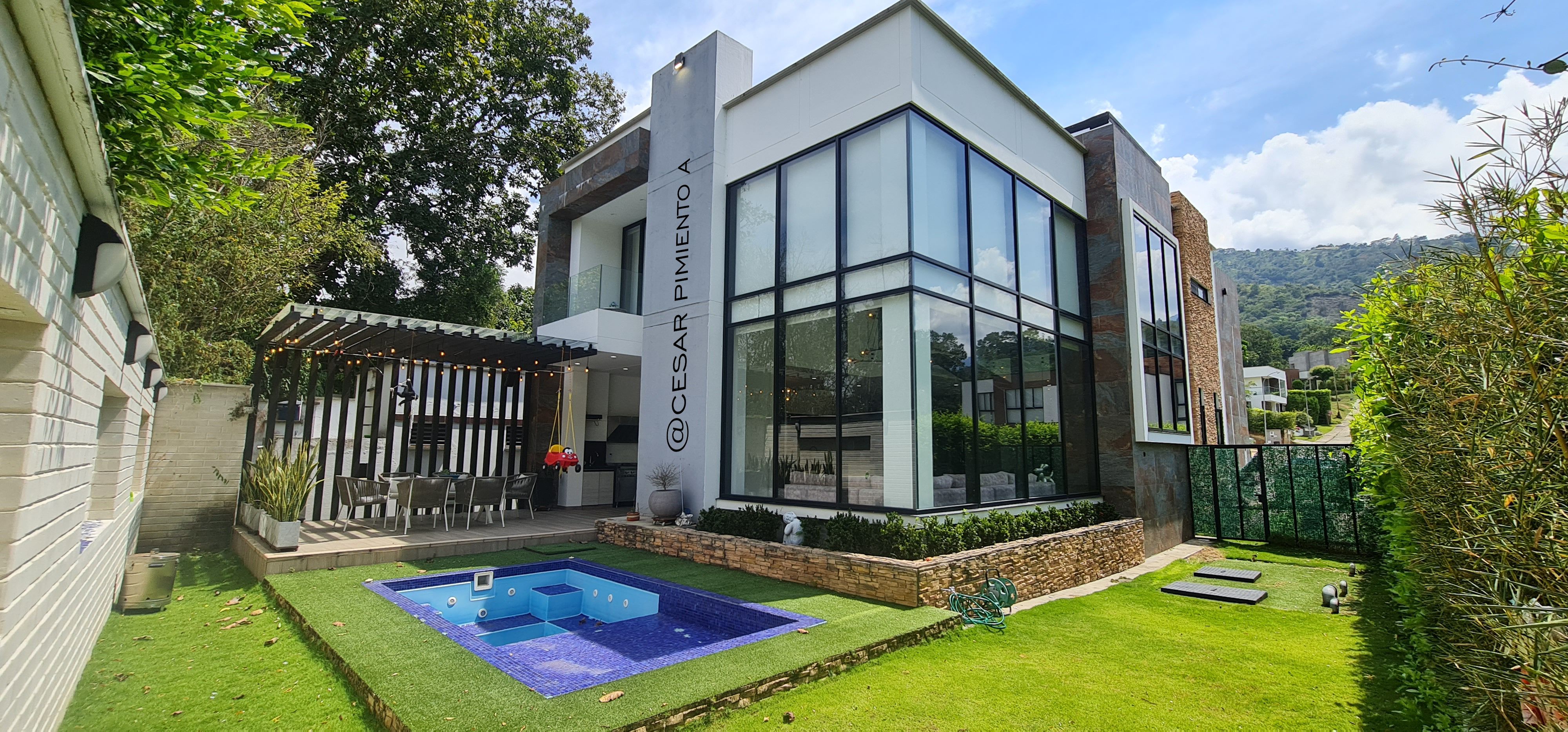 Casa de 3 alcobas en venta en Guayanas, Floridablanca, 380 m² · foto 2 de 24