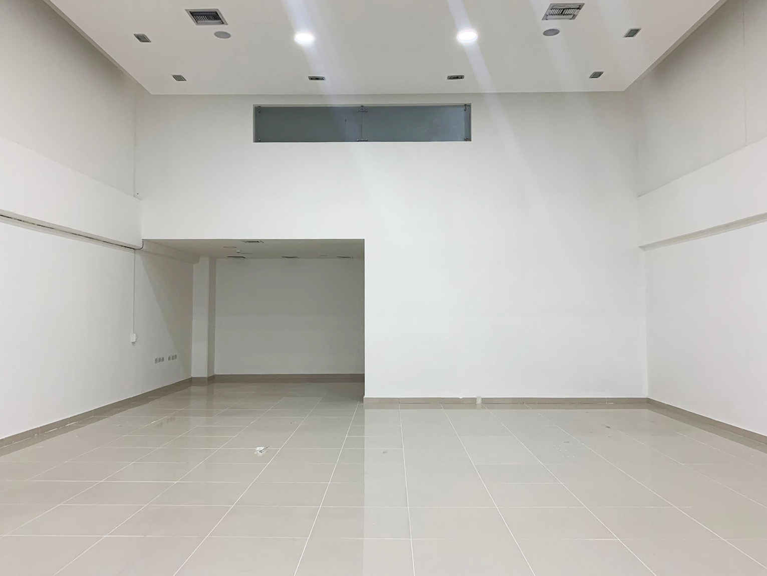 Local en arriendo en Colombia, Medellín, 103 m² · foto 2 de 8