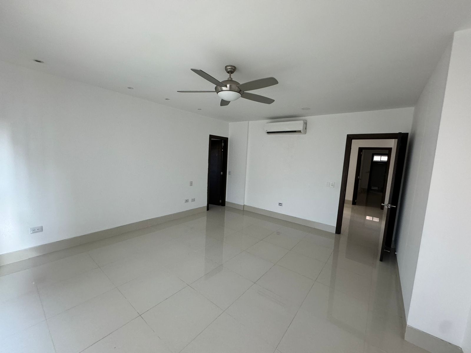 Apartamento de 3 alcobas en arriendo en El Country, Barranquilla, 232 m² · foto 8 de 15