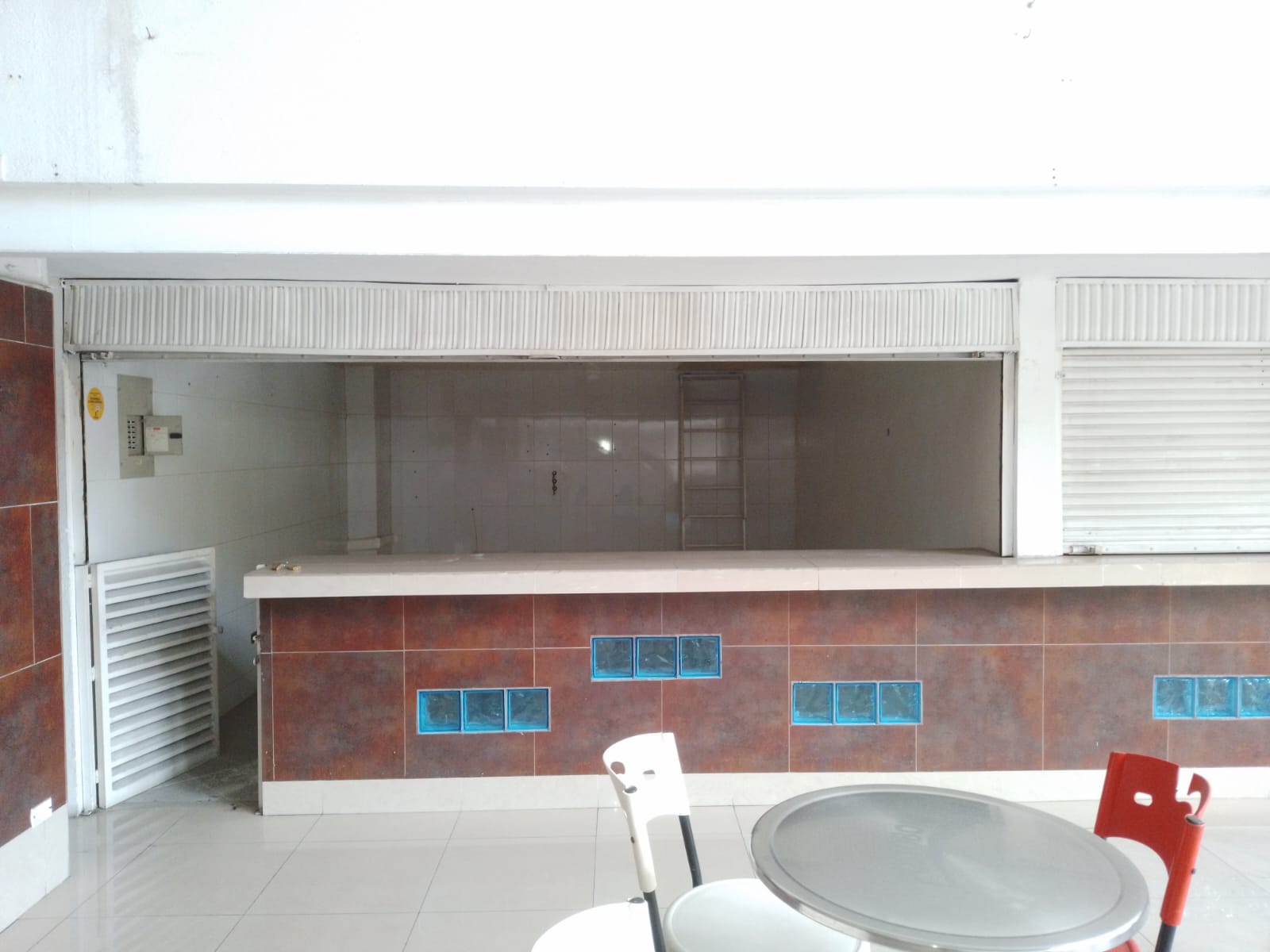 Local en arriendo en Conquistadores, Medellín, 80 m² · foto 2 de 15