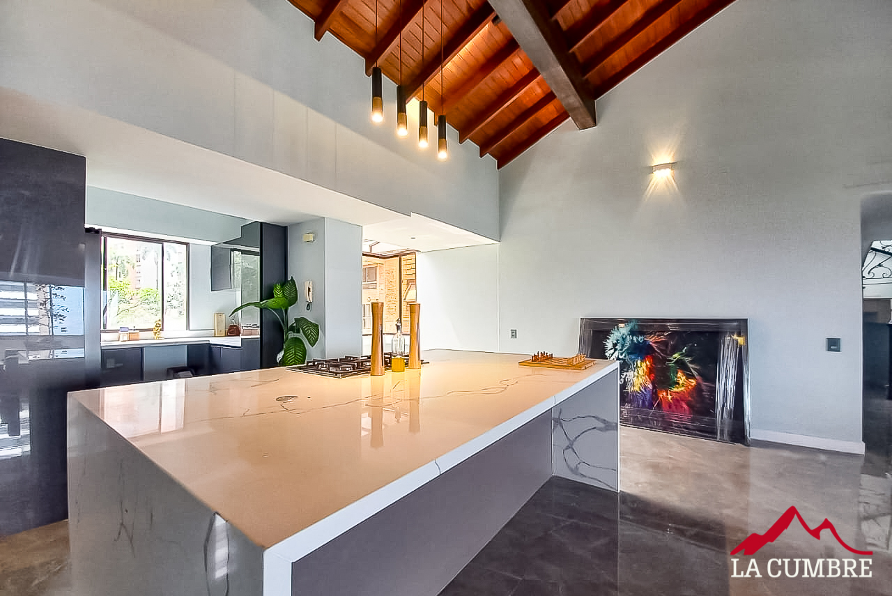 Apartamento de 4 alcobas en arriendo en La Linde, Medellín, 350 m² · foto 3 de 11