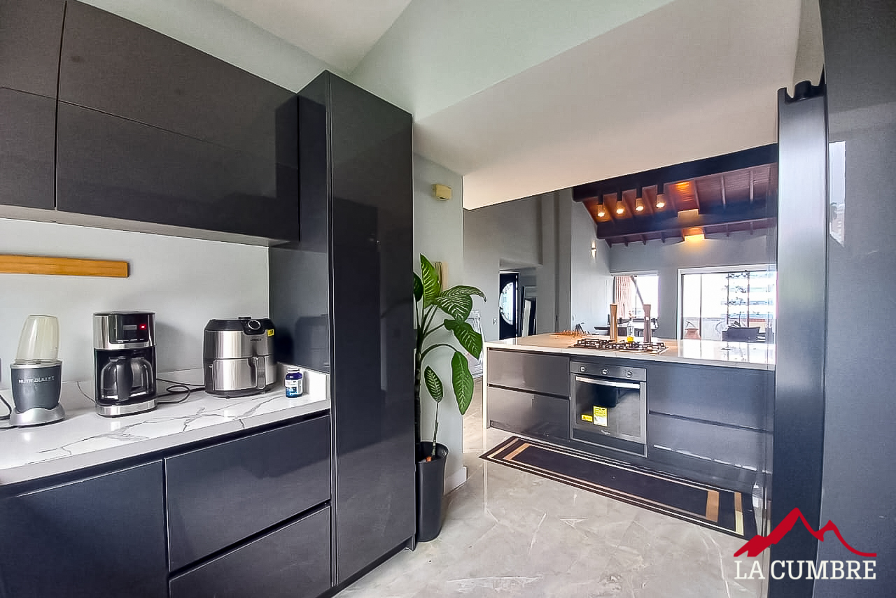 Apartamento de 4 alcobas en arriendo en La Linde, Medellín, 350 m² · foto 4 de 11