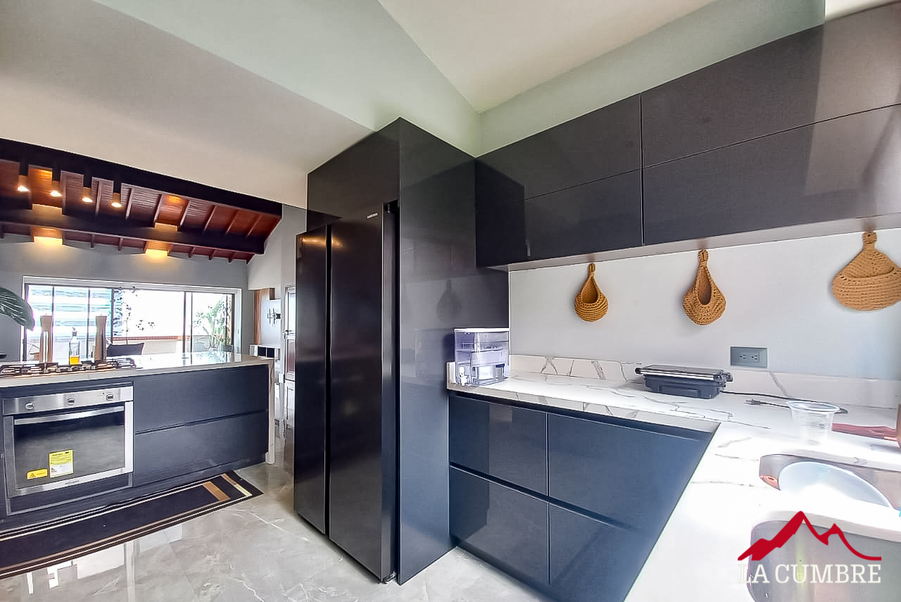 Apartamento de 4 alcobas en arriendo en La Linde, Medellín, 350 m² · foto 5 de 11