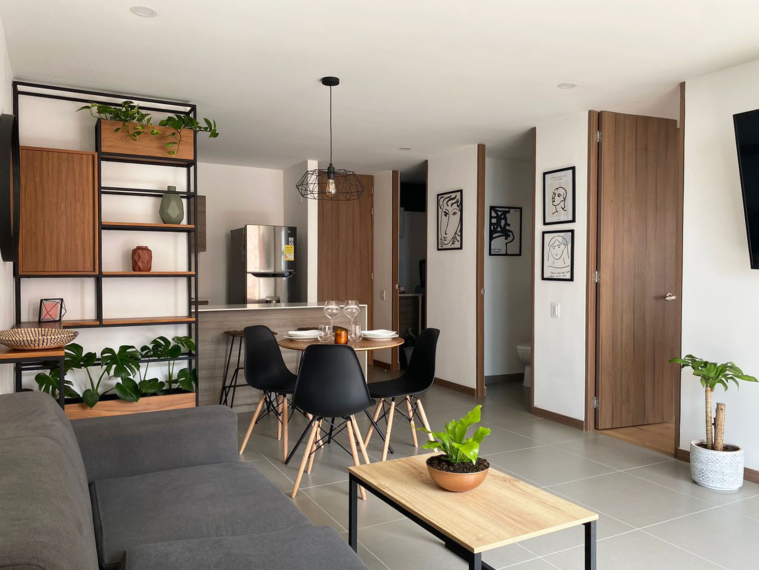 Apartamento de 1 alcoba en arriendo en Loma Del Escobero, Envigado, 67 m² · foto 4 de 13