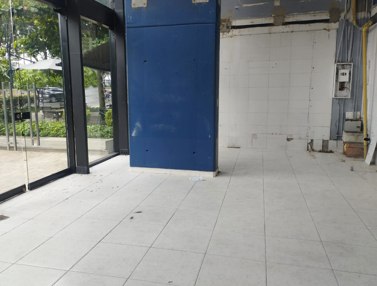 Local en arriendo en La Aguacatala, Medellín, 46 m² · foto 10 de 11