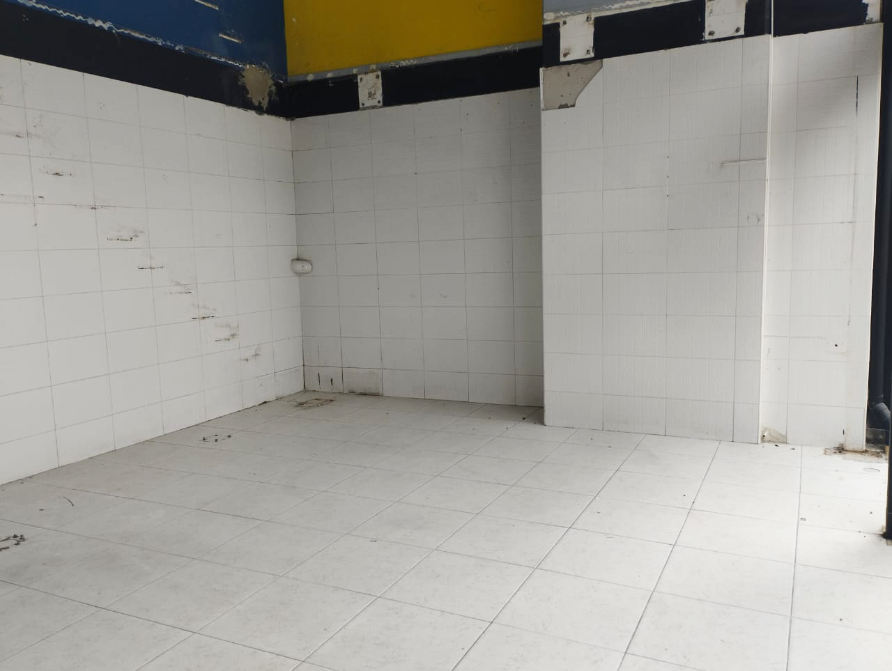 Local en arriendo en La Aguacatala, Medellín, 46 m² · foto 2 de 11