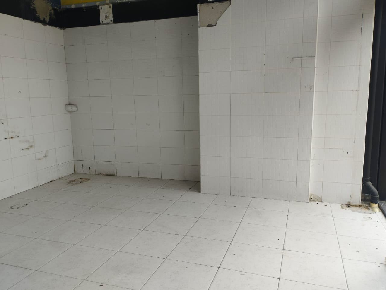 Local en arriendo en La Aguacatala, Medellín, 46 m² · foto 5 de 11