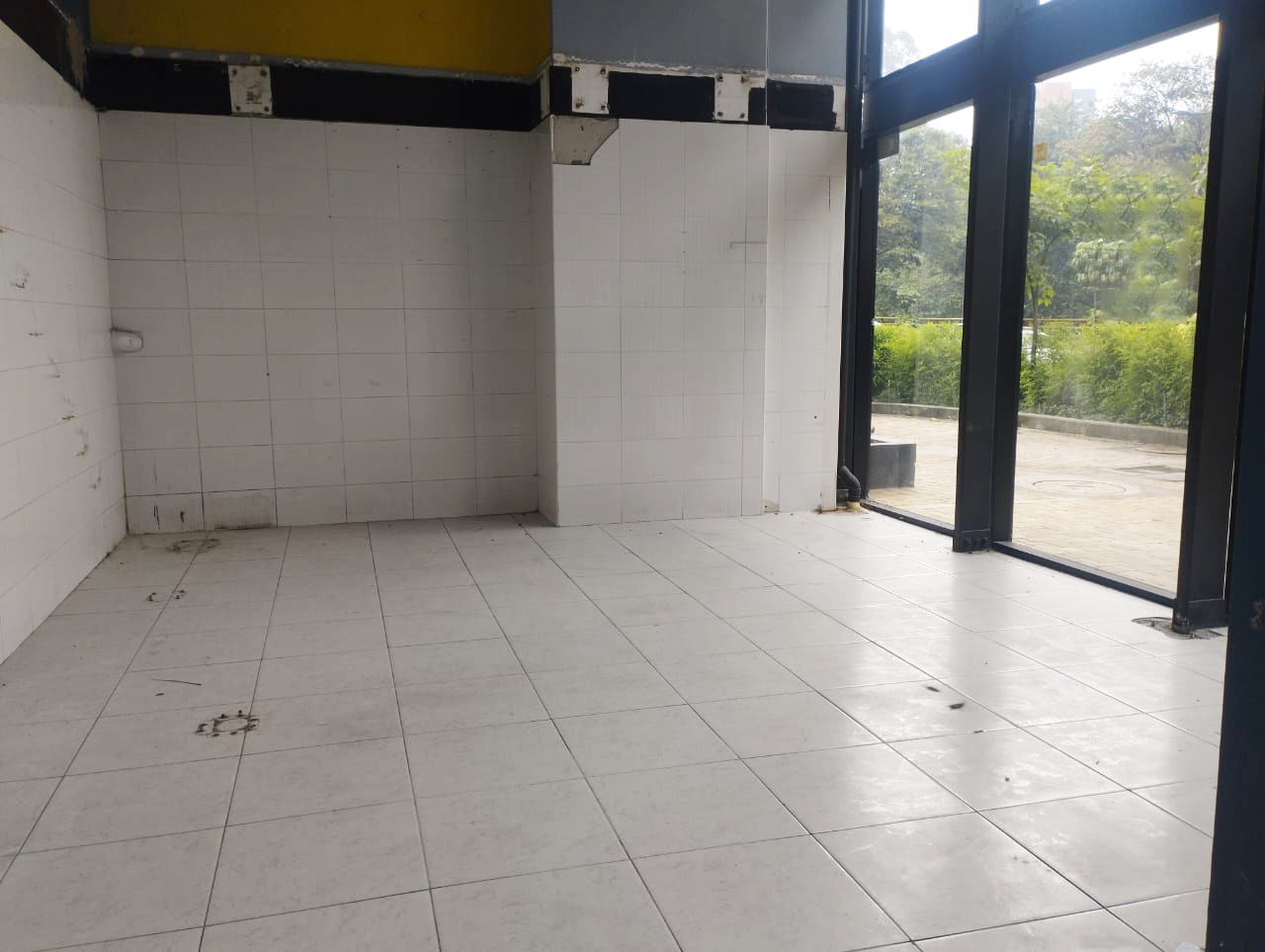 Local en arriendo en La Aguacatala, Medellín, 46 m² · foto 7 de 11