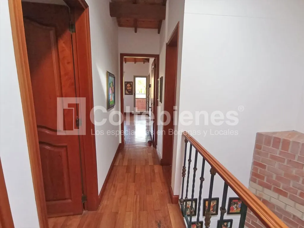 Casa de 3 alcobas en venta en Loma Del Chocho, Envigado, 237 m² · foto 11 de 24