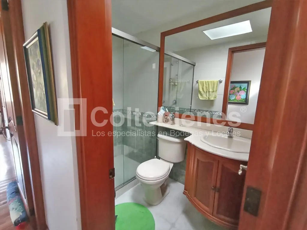 Casa de 3 alcobas en venta en Loma Del Chocho, Envigado, 237 m² · foto 12 de 24