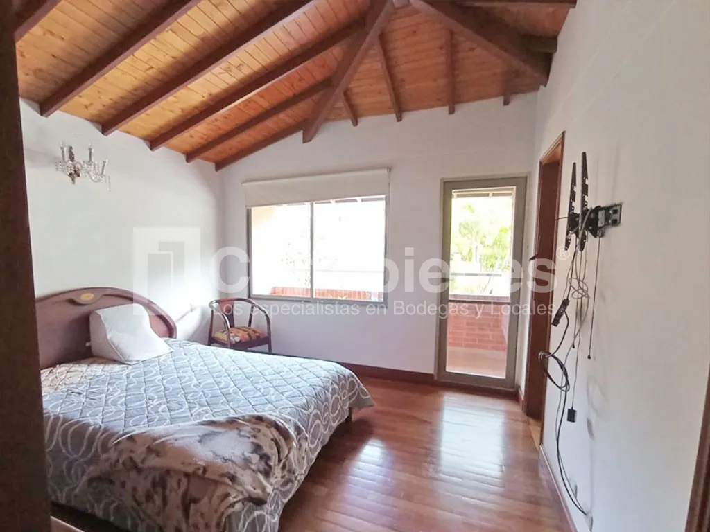Casa de 3 alcobas en venta en Loma Del Chocho, Envigado, 237 m² · foto 13 de 24