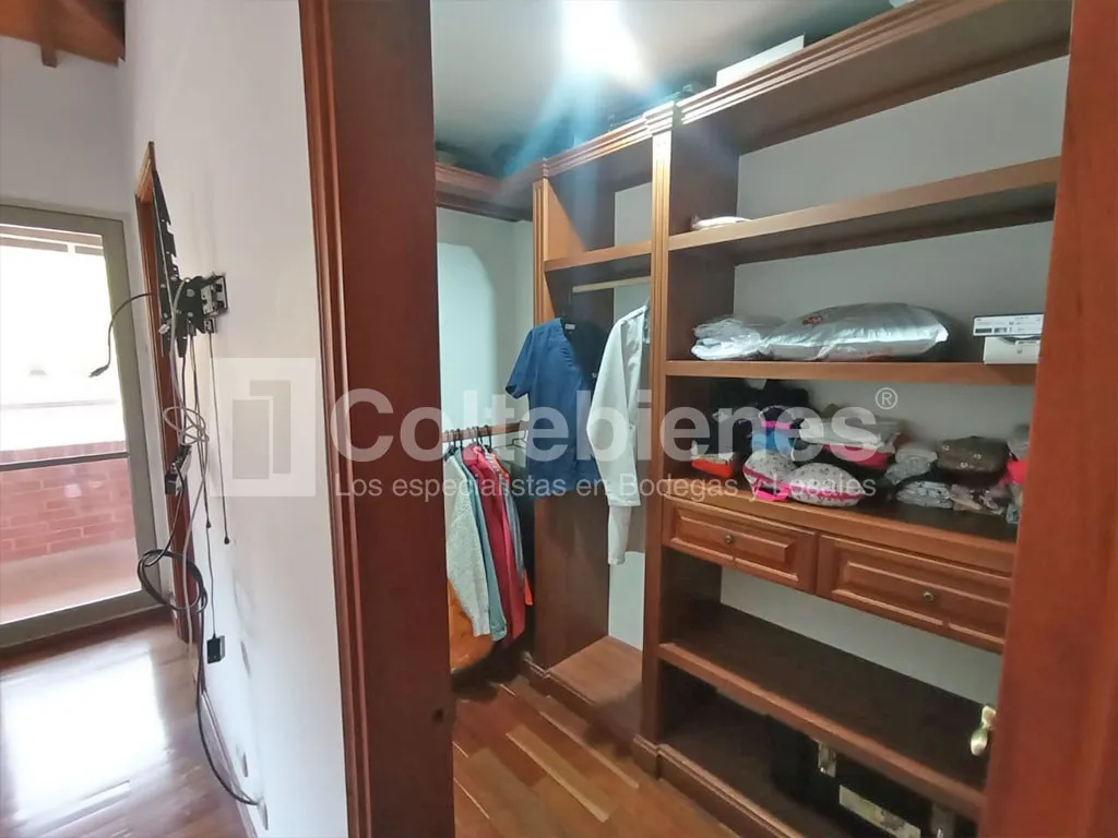 Casa de 3 alcobas en venta en Loma Del Chocho, Envigado, 237 m² · foto 14 de 24