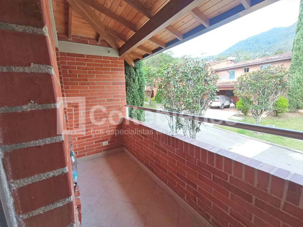 Casa de 3 alcobas en venta en Loma Del Chocho, Envigado, 237 m² · foto 15 de 24
