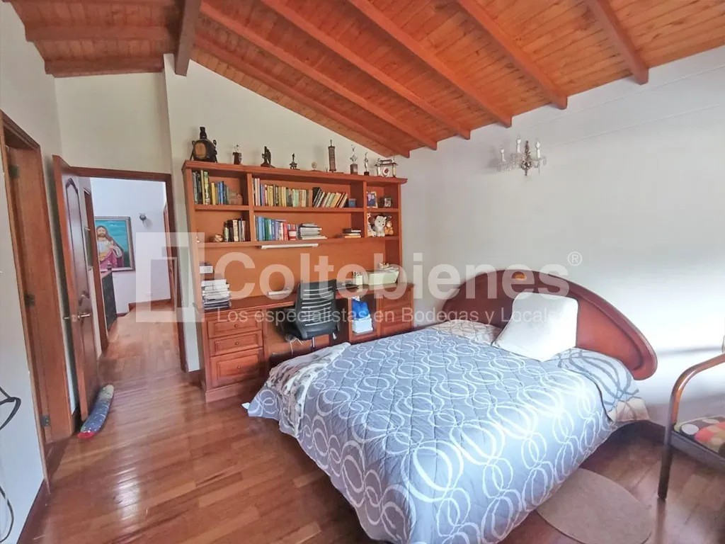 Casa de 3 alcobas en venta en Loma Del Chocho, Envigado, 237 m² · foto 16 de 24