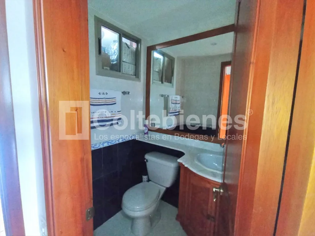 Casa de 3 alcobas en venta en Loma Del Chocho, Envigado, 237 m² · foto 19 de 24
