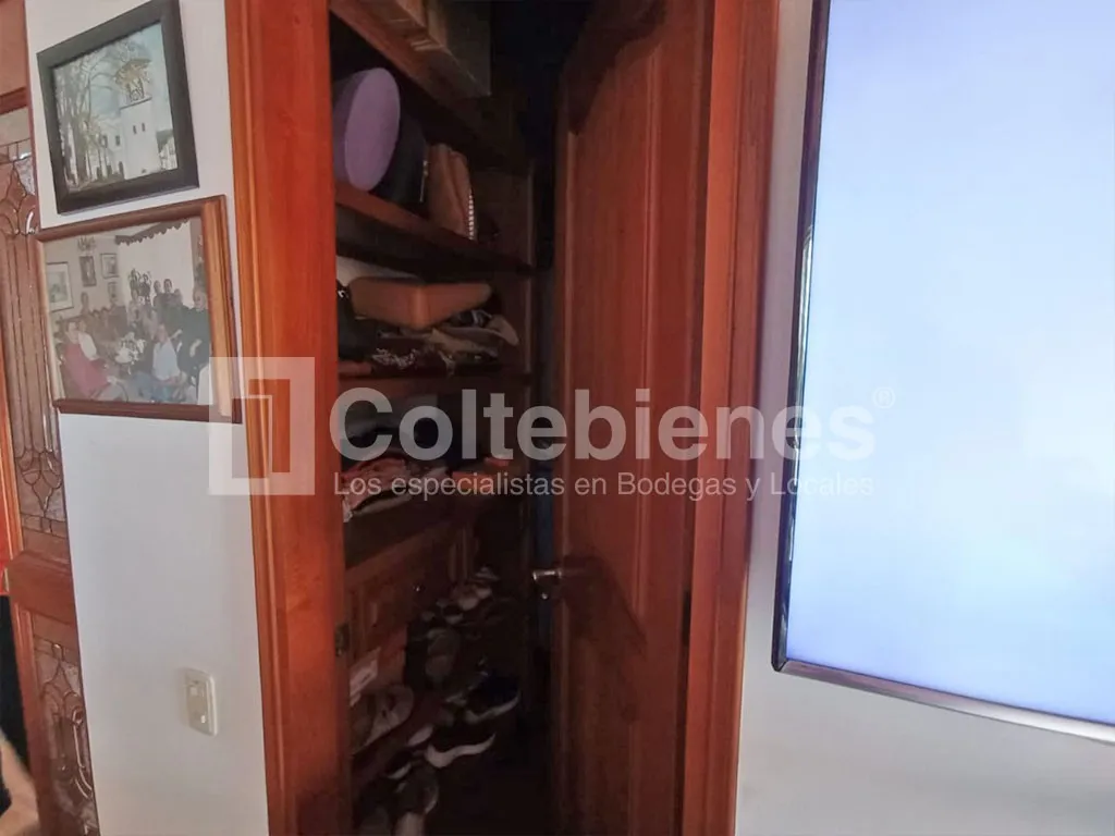 Casa de 3 alcobas en venta en Loma Del Chocho, Envigado, 237 m² · foto 21 de 24