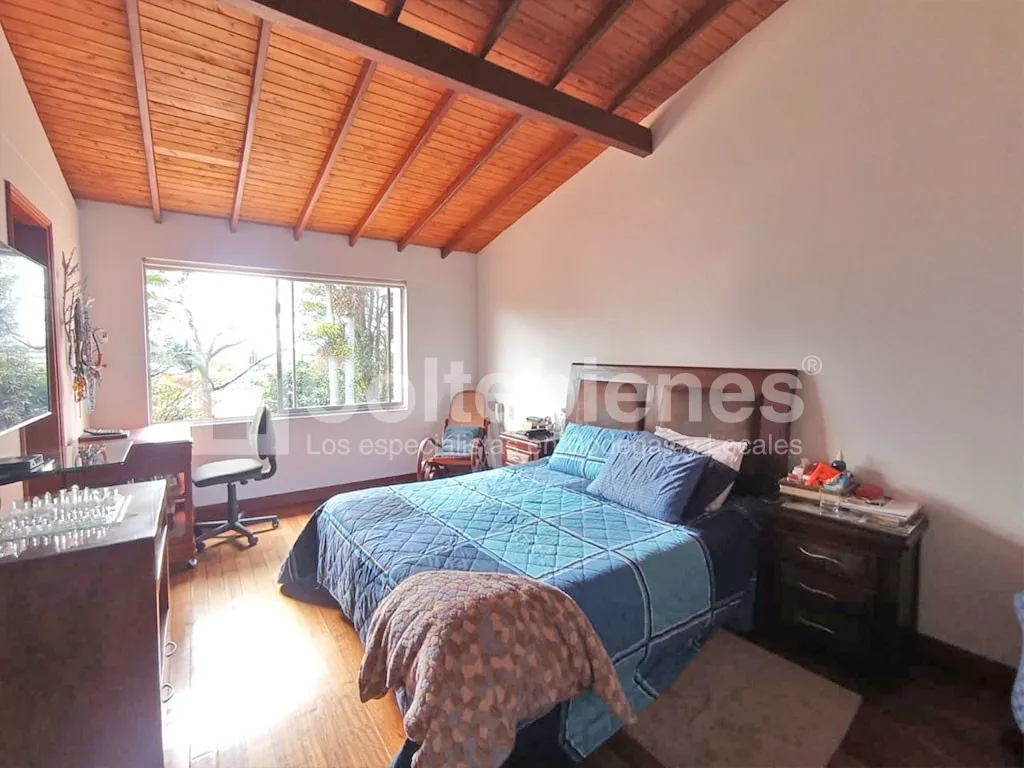 Casa de 3 alcobas en venta en Loma Del Chocho, Envigado, 237 m² · foto 22 de 24