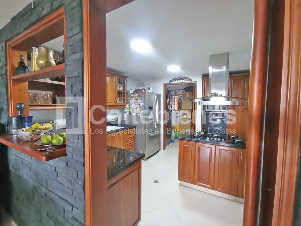Casa de 3 alcobas en venta en Loma Del Chocho, Envigado, 237 m² · foto 4 de 24