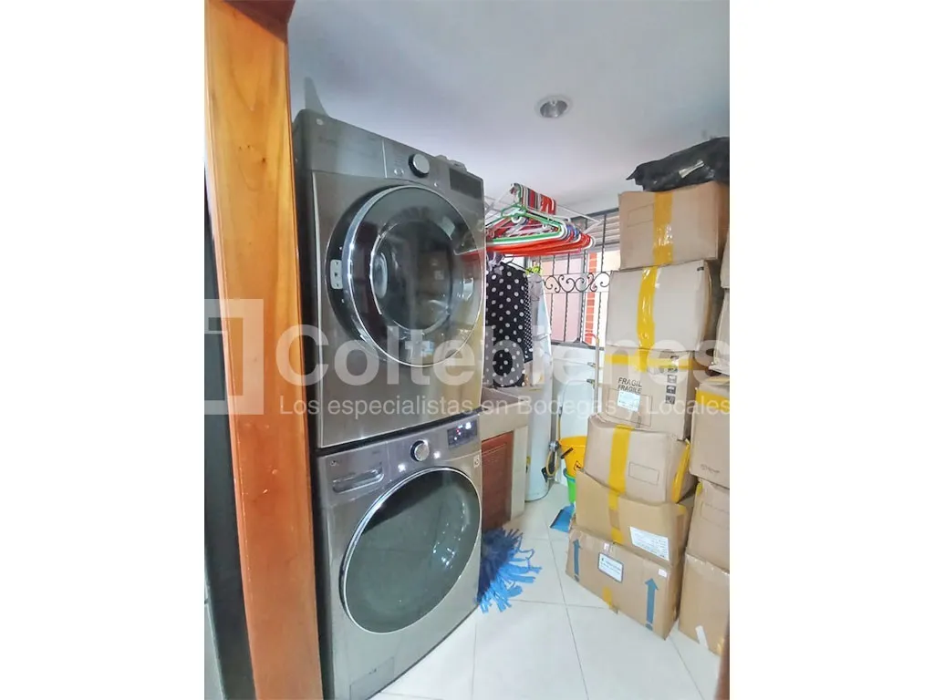 Casa de 3 alcobas en venta en Loma Del Chocho, Envigado, 237 m² · foto 5 de 24