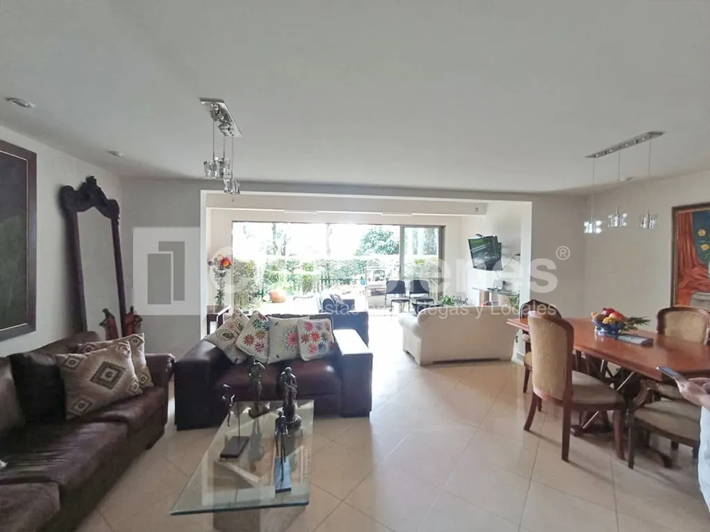 Casa de 3 alcobas en venta en Loma Del Chocho, Envigado, 237 m² · foto 7 de 24