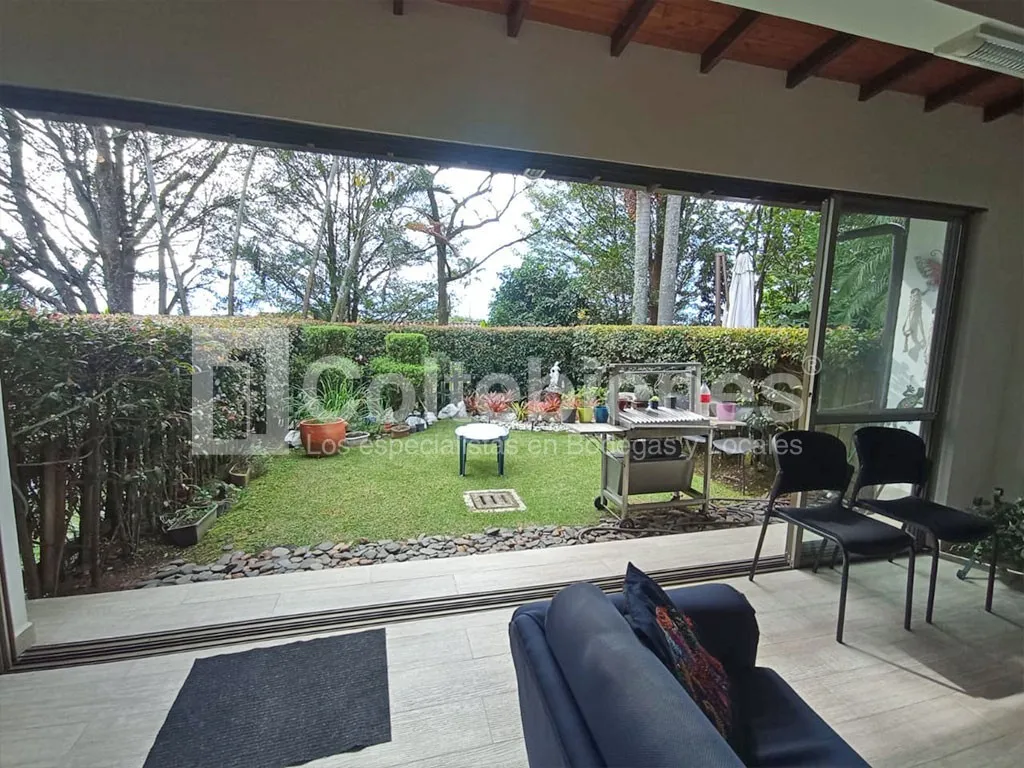 Casa de 3 alcobas en venta en Loma Del Chocho, Envigado, 237 m² · foto 8 de 24
