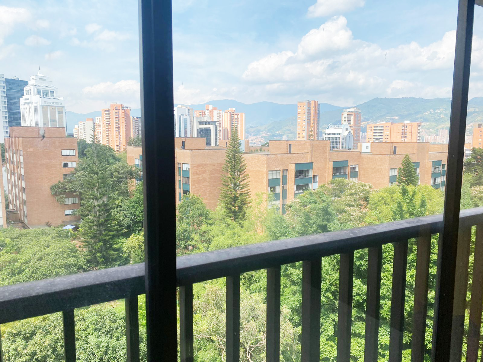 Apartamento de 3 alcobas en arriendo en El Poblado, Medellín, 121 m² · foto 12 de 16