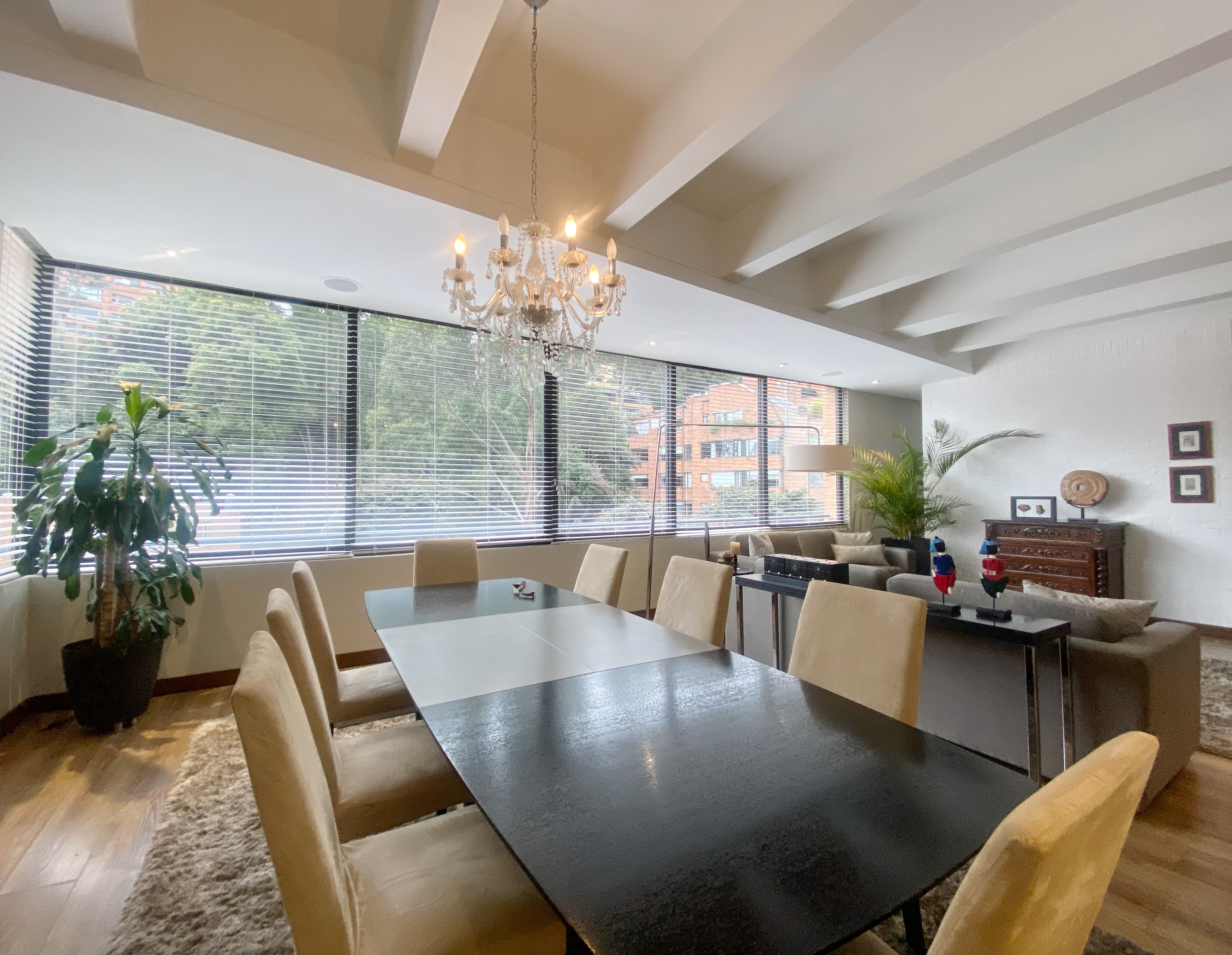 Apartamento de 2 alcobas en venta en Los Rosales, Bogotá, 210 m² · foto 10 de 24