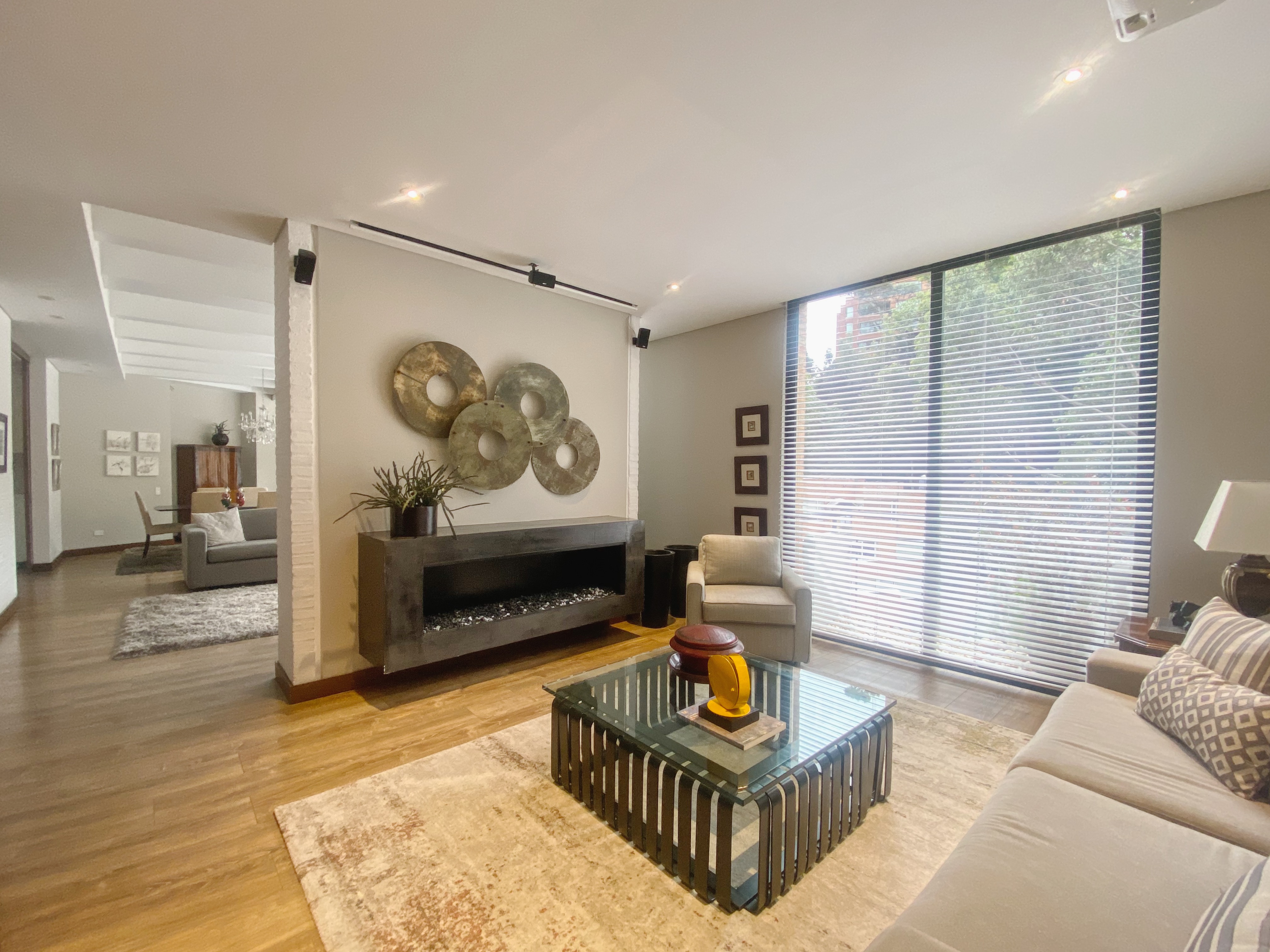 Apartamento de 2 alcobas en venta en Los Rosales, Bogotá, 210 m² · foto 12 de 24