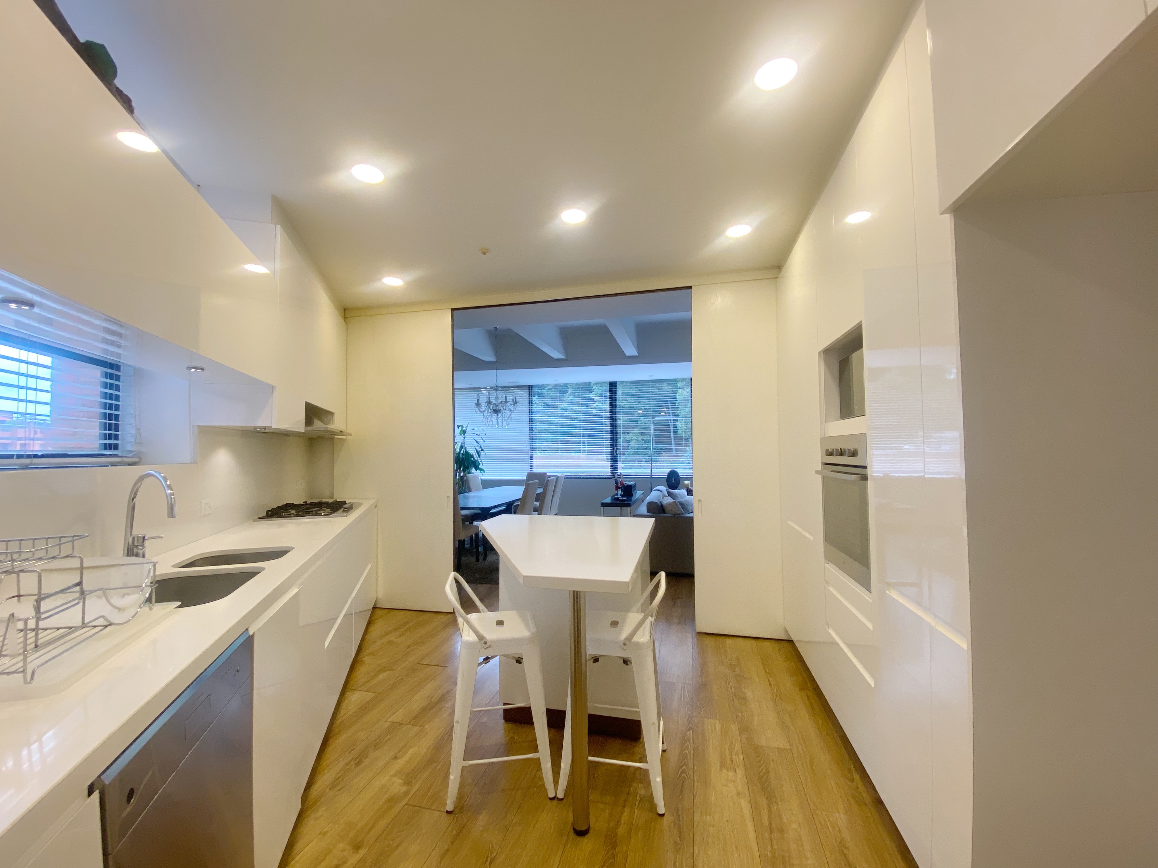 Apartamento de 2 alcobas en venta en Los Rosales, Bogotá, 210 m² · foto 3 de 24