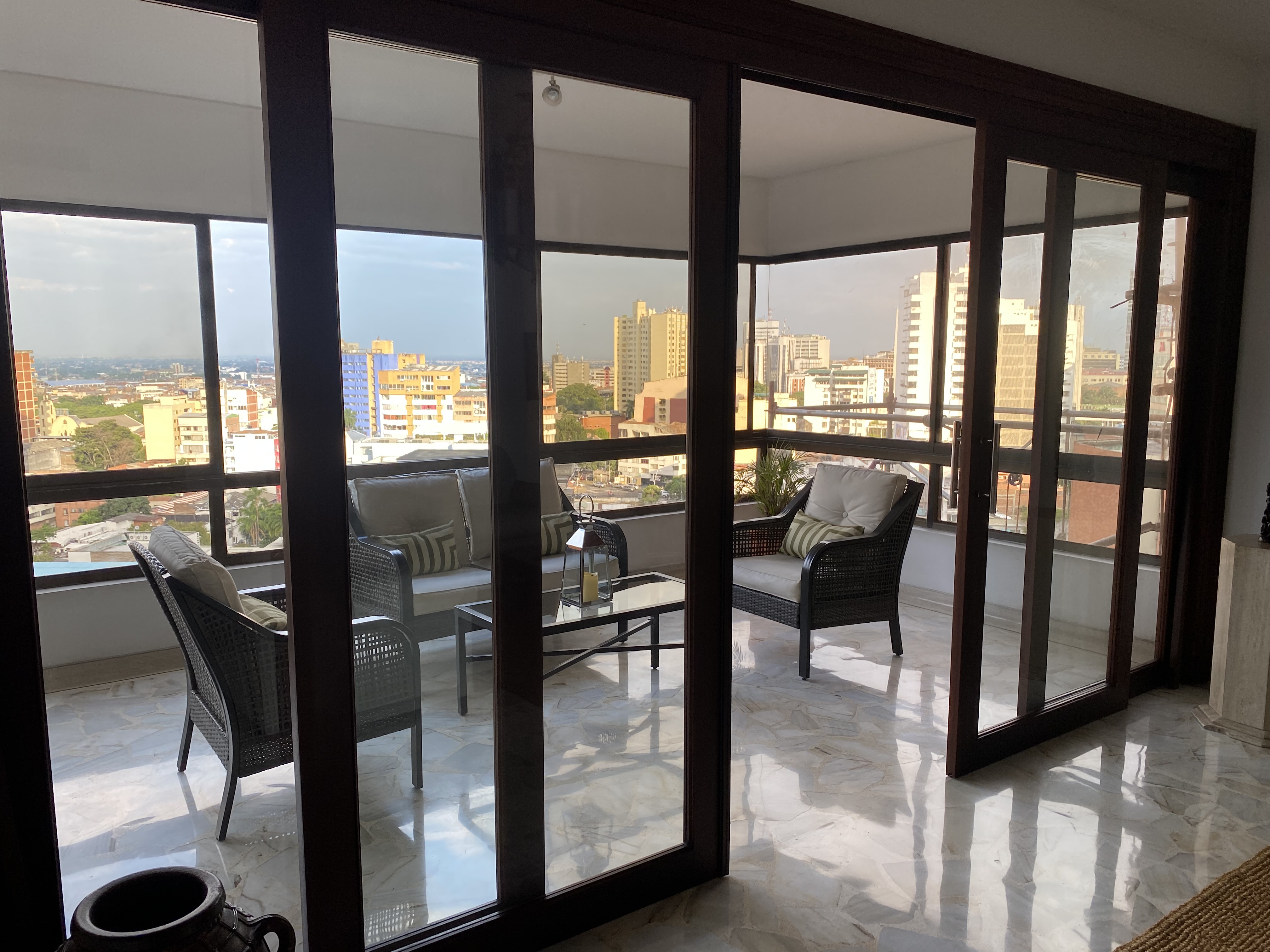 Apartamento de 3 alcobas en venta en Juanambu, Cali, 238 m² · foto 2 de 21