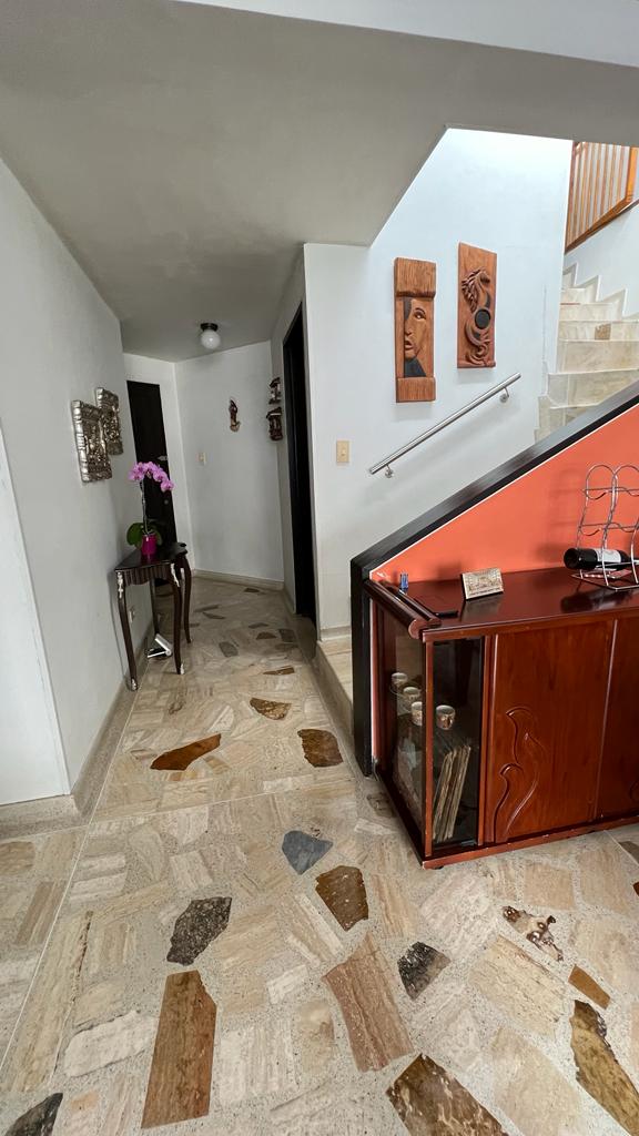 Apartamento de 4 alcobas en venta en Av Paralela, Manizales, 141 m² · foto 2 de 21