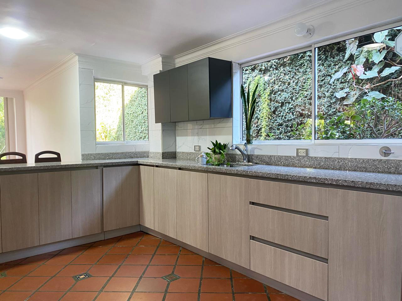Oficina en arriendo en Loma Benedictinos, Envigado, 477 m² · foto 14 de 19