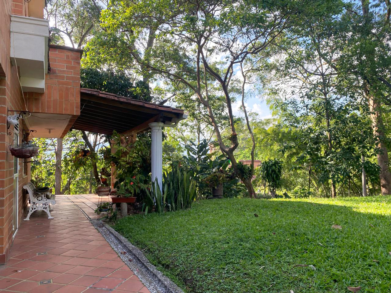 Oficina en arriendo en Loma Benedictinos, Envigado, 477 m² · foto 18 de 19