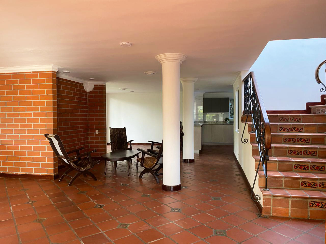 Oficina en arriendo en Loma Benedictinos, Envigado, 477 m² · foto 2 de 19