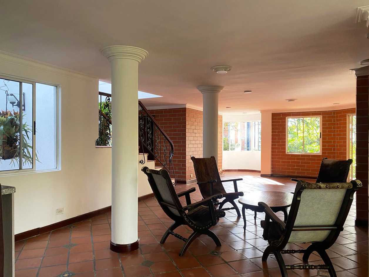 Oficina en arriendo en Loma Benedictinos, Envigado, 477 m² · foto 4 de 19