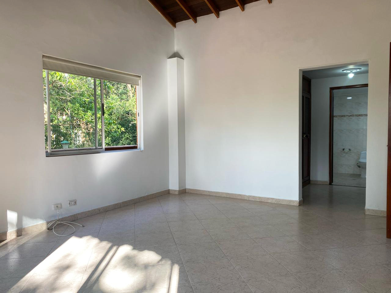 Oficina en arriendo en Loma Benedictinos, Envigado, 477 m² · foto 7 de 19